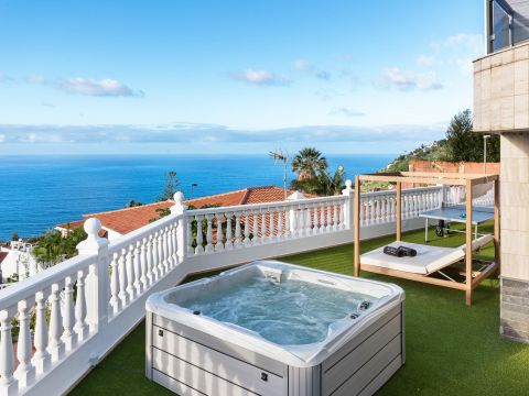 Jacuzzi