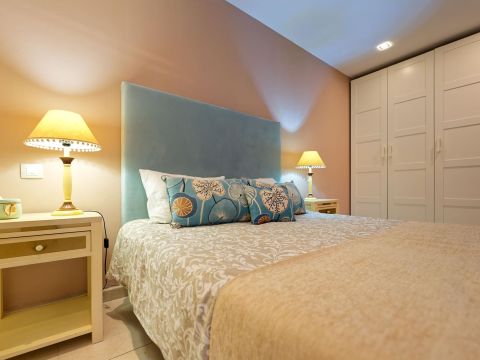 Chambre à coucher 1