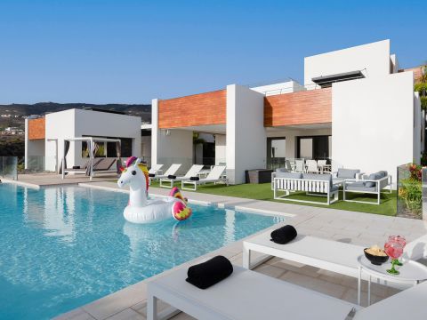 Relax Prestige HolidayRentals365