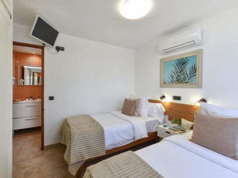 Chambre à coucher 1