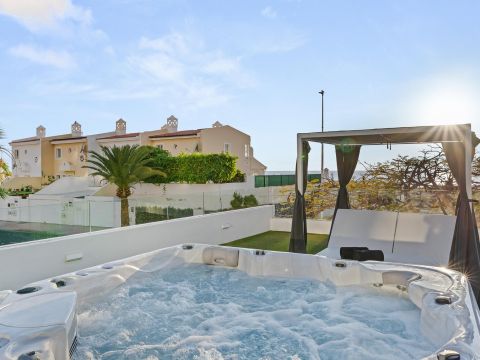 Jacuzzi