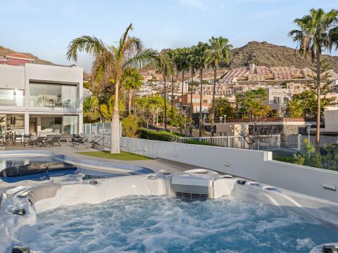 Jacuzzi