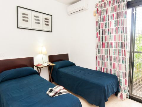 Chambre à coucher 2
