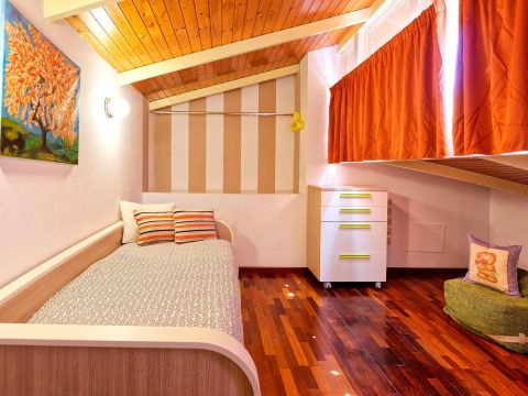 Chambre à coucher 2