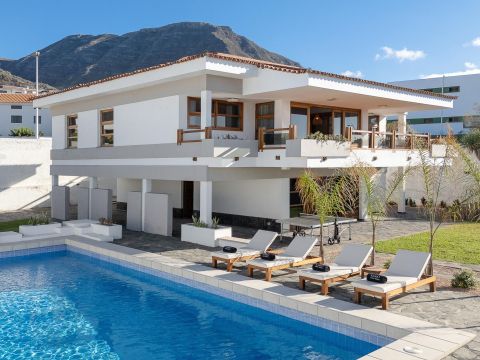 AUREUM Coast HolidayRentals365