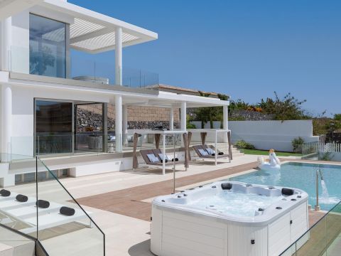 Jacuzzi