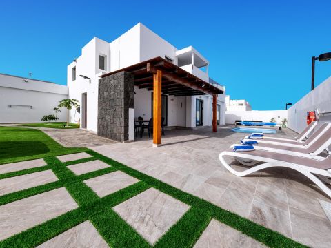 Serene Oasis HolidayRentals365