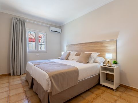Chambre à coucher 1